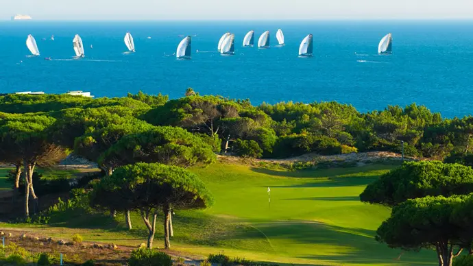 http://www.portugalgolfcourses.info/build/assets/golf-BzQm-30l.jpg