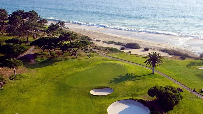 http://www.portugalgolfcourses.info/build/assets/golf-BzQm-30l.jpg