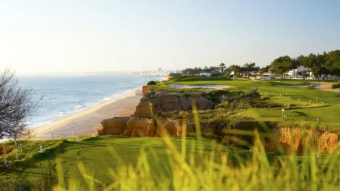 http://www.portugalgolfcourses.info/build/assets/golf-BzQm-30l.jpg