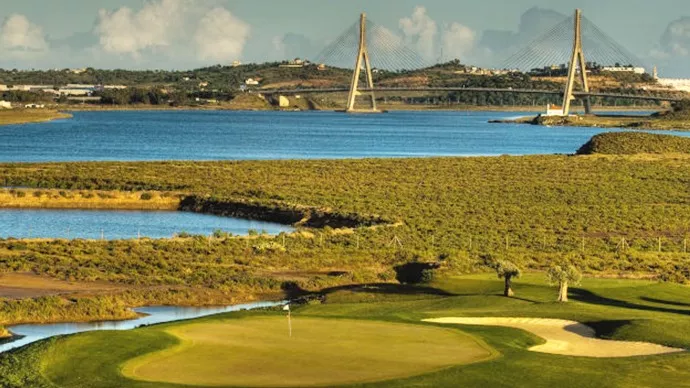 http://www.portugalgolfcourses.info/build/assets/golf-BzQm-30l.jpg