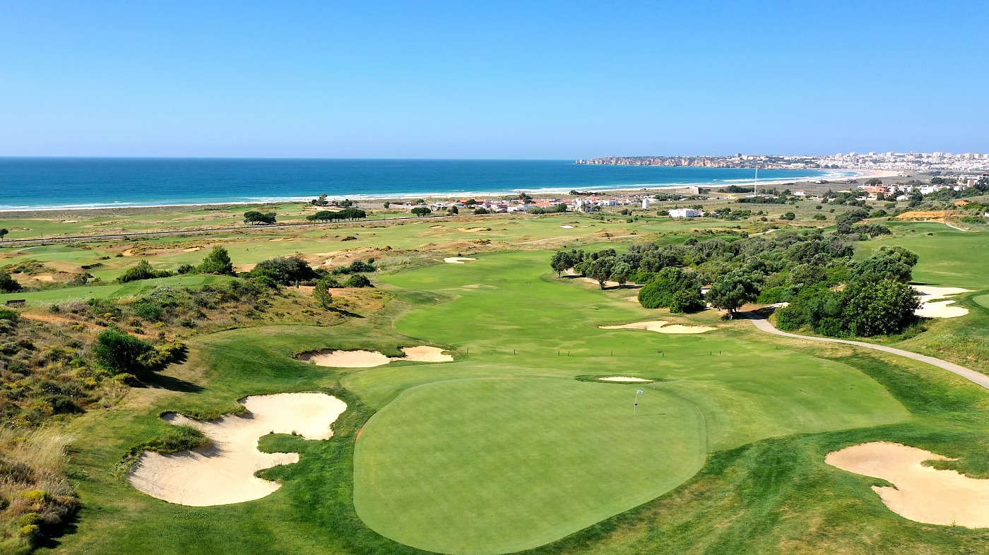 https://www.portugalgolfcourses.info/uploads/golf-courses/Palmares_Golf_Course_2_YjVVrGxbxe_20240609115243.jpg
