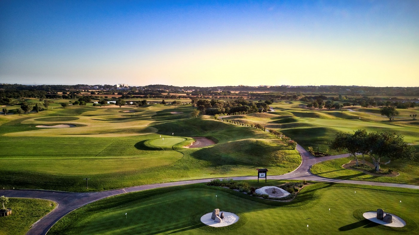 https://www.portugalgolfcourses.info/uploads/golf-courses/Vilamoura_Victoria_Golf_Course_ir2s8WDDb4_20240609120109.jpg